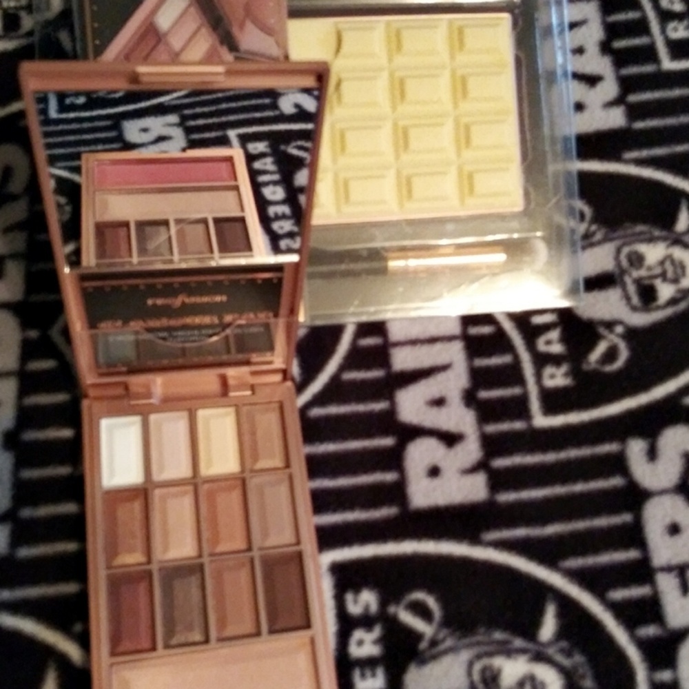 MAKEUP - Picture 5 of 8